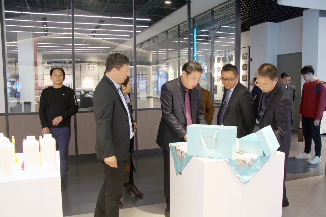 安諾其集團戰(zhàn)略投資德賽數(shù)碼噴碼機，進一步推動色彩數(shù)碼發(fā)展