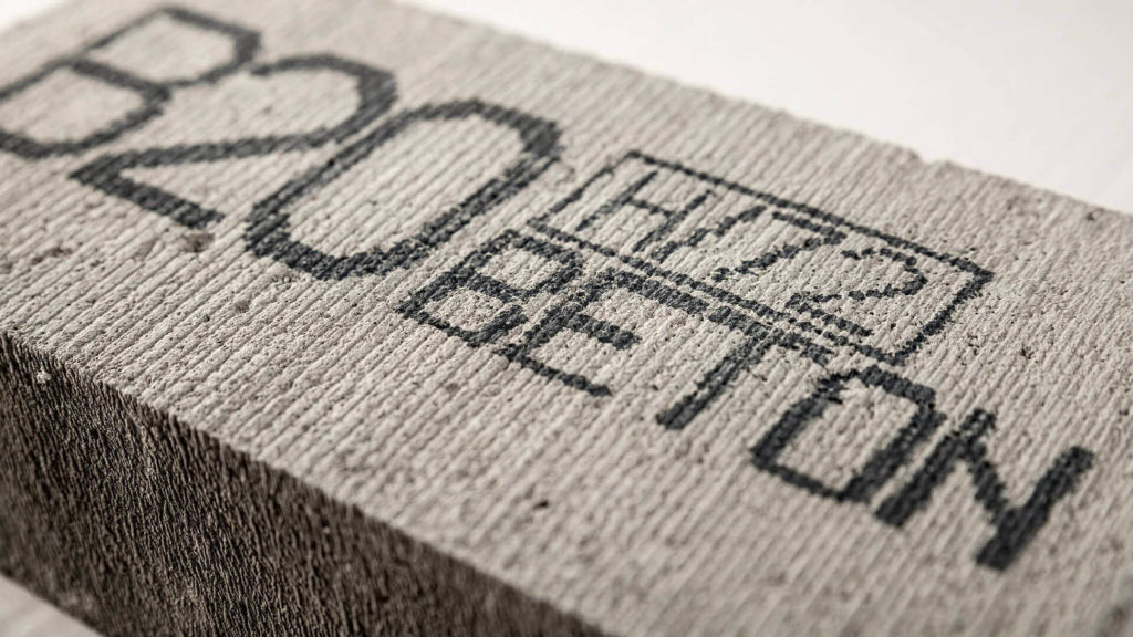 新式戶(hù)外樓頂大字噴印制作廣告來(lái)襲，看看都有哪些？