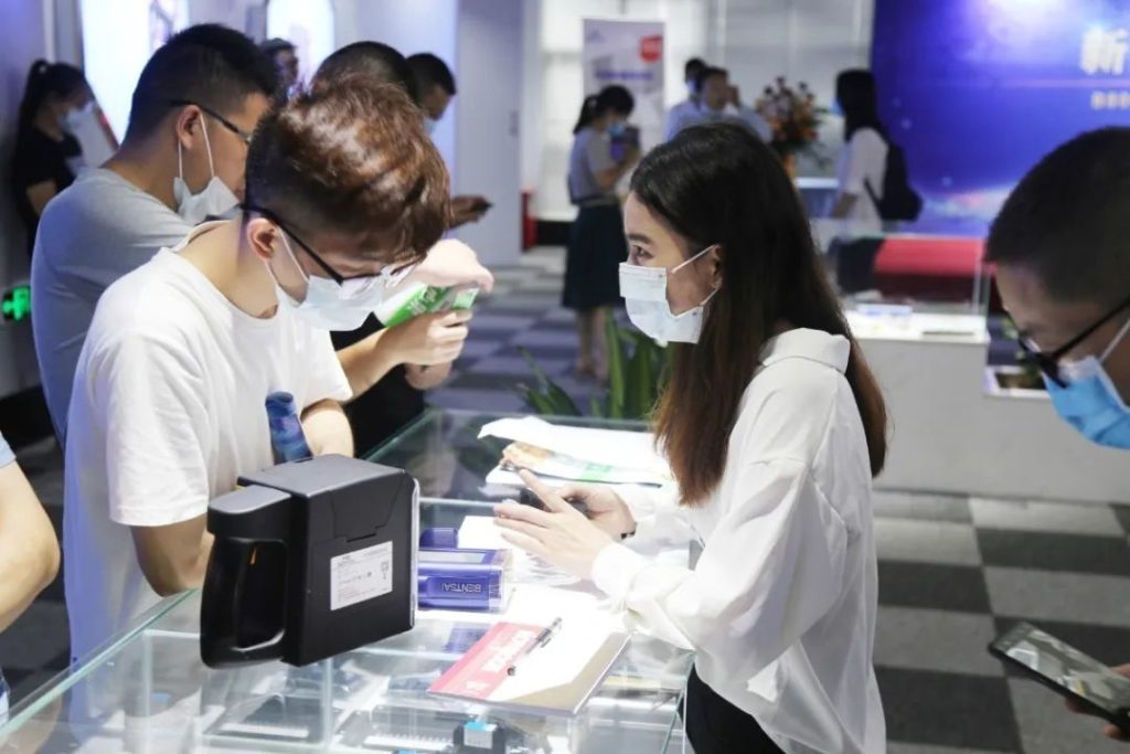 F6-10超寬幅手持式噴碼機