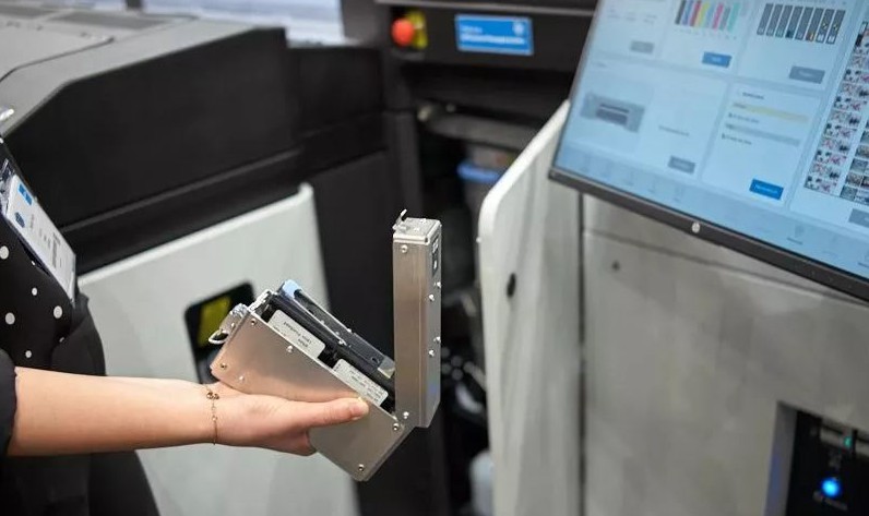 依瑪Latex乳膠白色墨水可以打印卷材和剛性材料